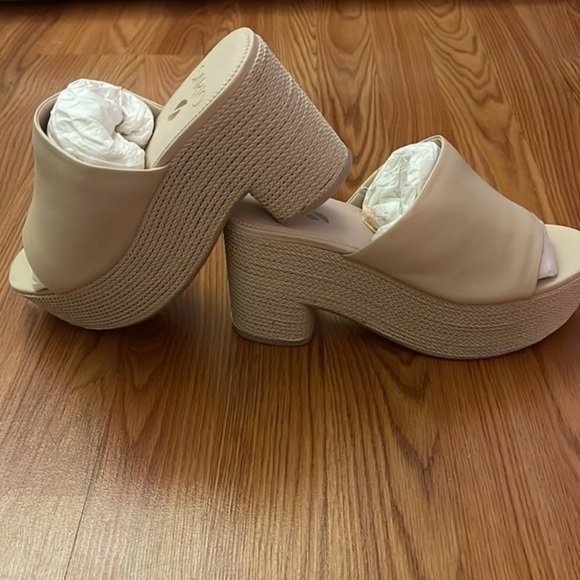Coco Platform Sandals by Franco Sarto. NEW - Picture 2 of 5